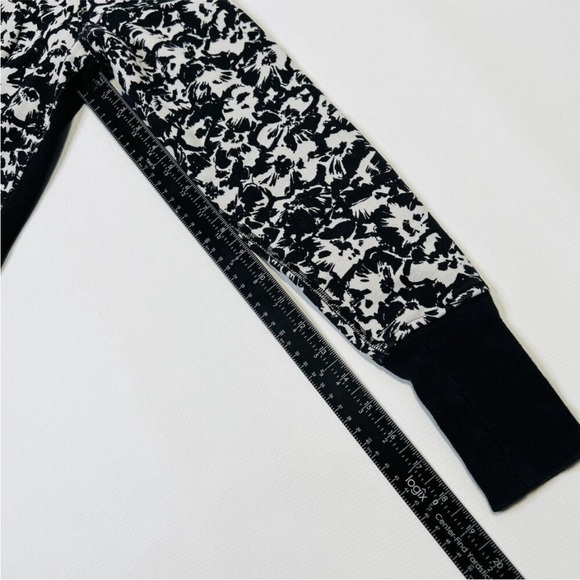 lululemon Black and White Flowers Scuba Hoodie Size 6 - Picture 9 of 12